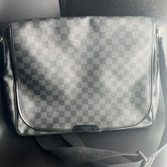 Louis Vuitton Other - Louis Vuitton Damier graphite messenger bag